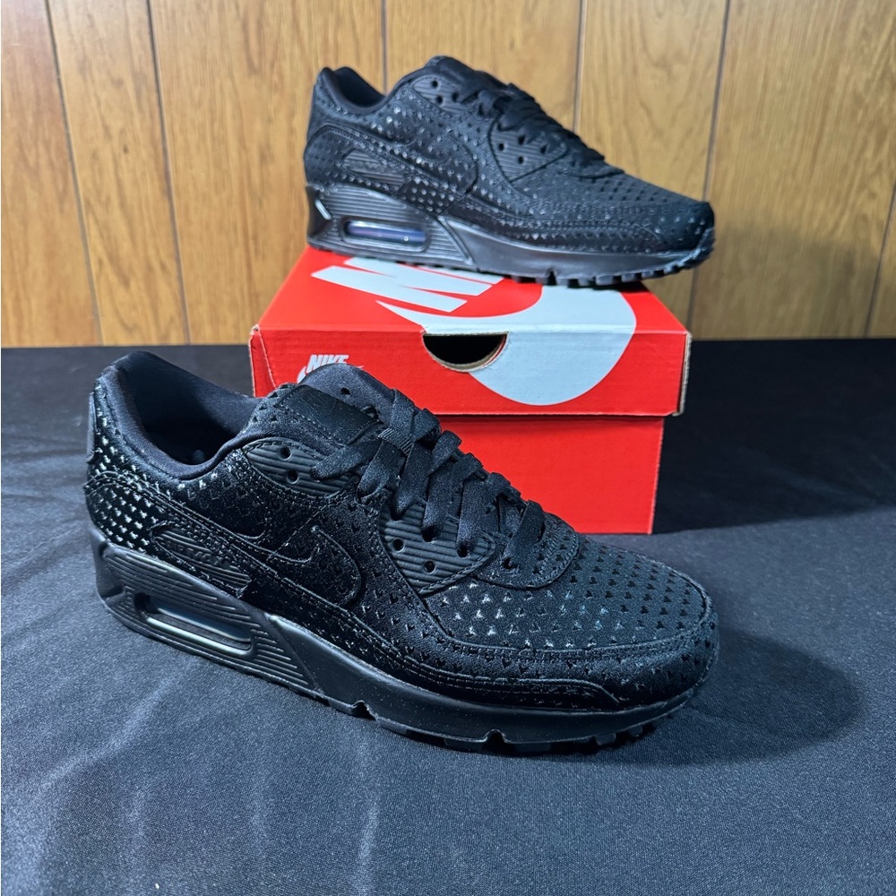 Nike Air Max 90 Valentines Day - Black Hearts- New Size 9 Women's
